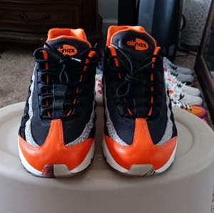 "95" men's orange and black air max